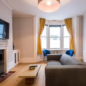  Apartment Large Modern Studio By The Beach